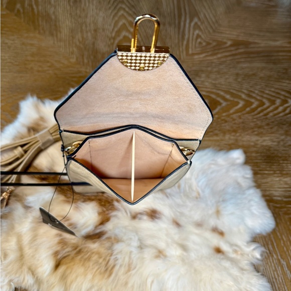 Mia K. Farrow Crossbody in Taupe/Beige - Picture 6 of 10